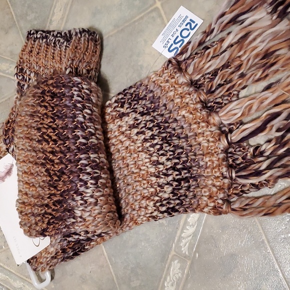 Jessica Simpson Oblong Scarf & Beanie Knitted Gift Set - Picture 5 of 7